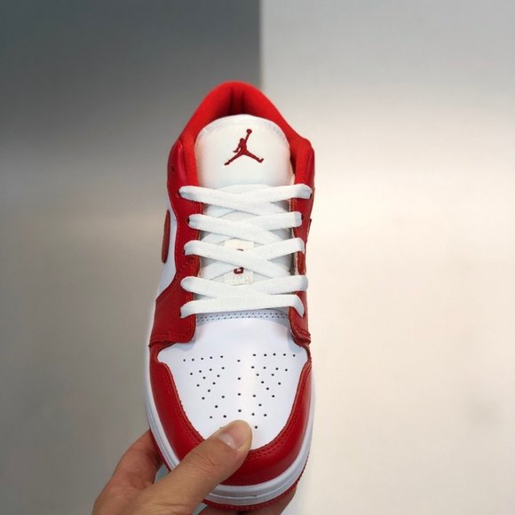 Athletic_Shoes